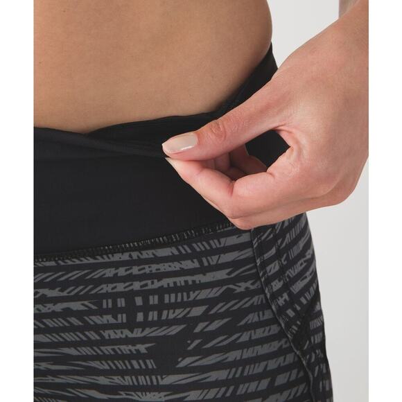 LULULEMON Run: Top Speed Crop Full-On Luxtreme Sz 4 Stripe Play Slate Black - Picture 3 of 9